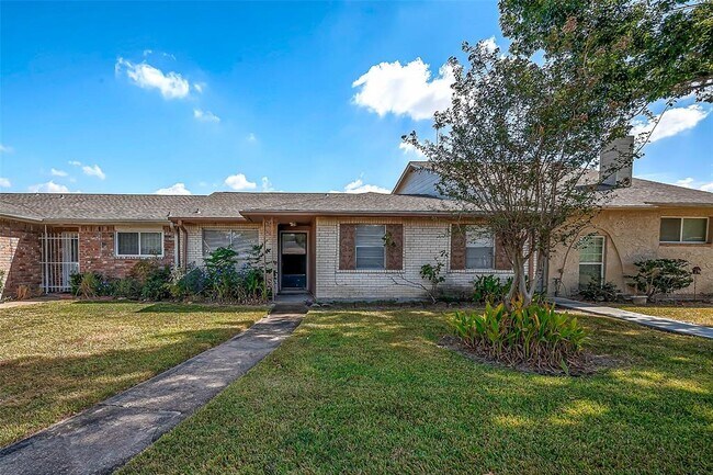 Foto del edificio - 12919 Clarewood Dr