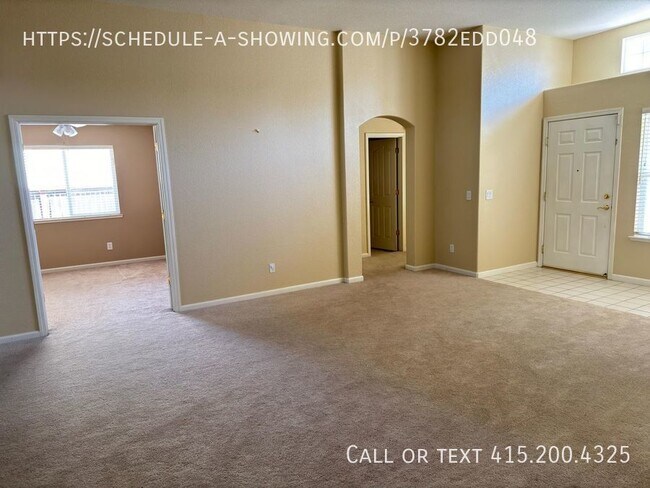 Building Photo - Spacious House in Elk Grove!