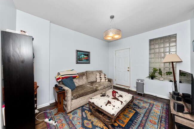 Foto del edificio - 2348 W Moffat St