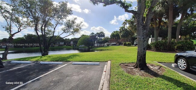 Foto del edificio - 704 NW 92nd Ave