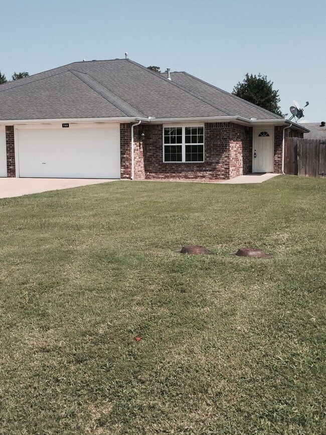 Foto del edificio - 3 bedroom 2 bathroom Duplex in Centerton!