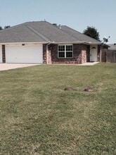 Building Photo - 780 Appleridge Dr