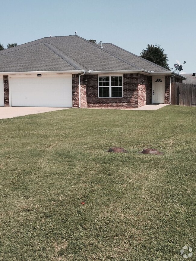 Building Photo - 780 Appleridge Dr