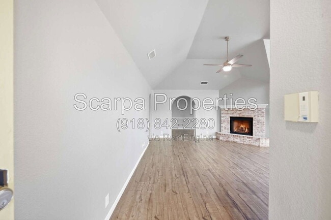 Building Photo - 9311 E 95th Pl