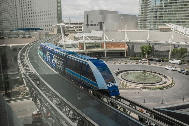 Foto del edificio - Luxurious premium corner unit nearly 1600 sq ft., Impeccably furnished-turn key- 2 bedroom 2 bath...