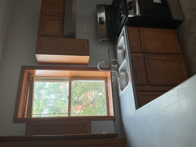 Foto del edificio - 1359 N Central Ave