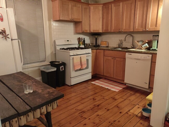 kitchen - 76 Nash St