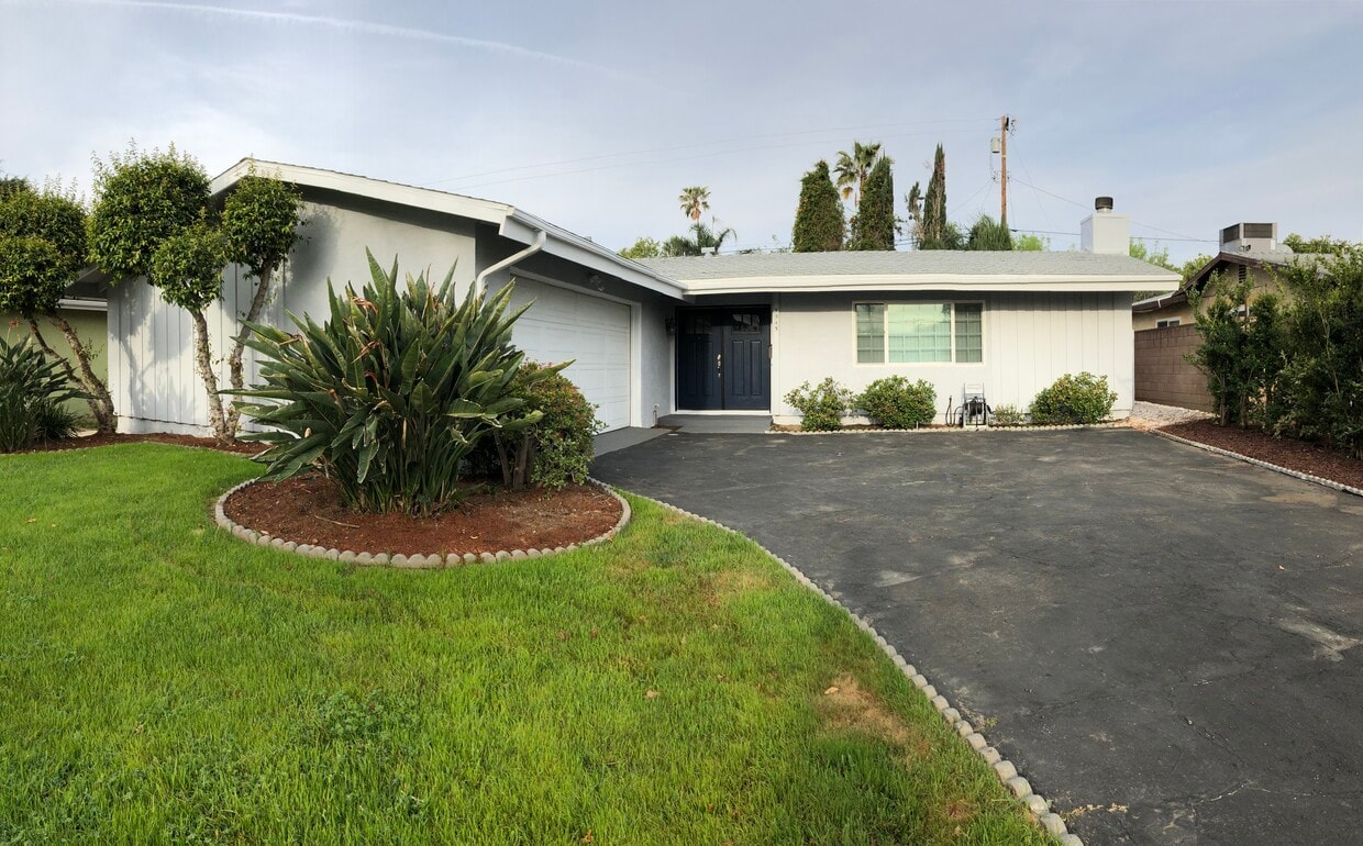 Primary Photo - 9545 Oso Ave