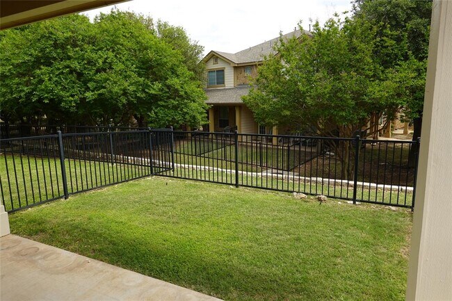 Foto del edificio - 16100 S Great Oaks Dr