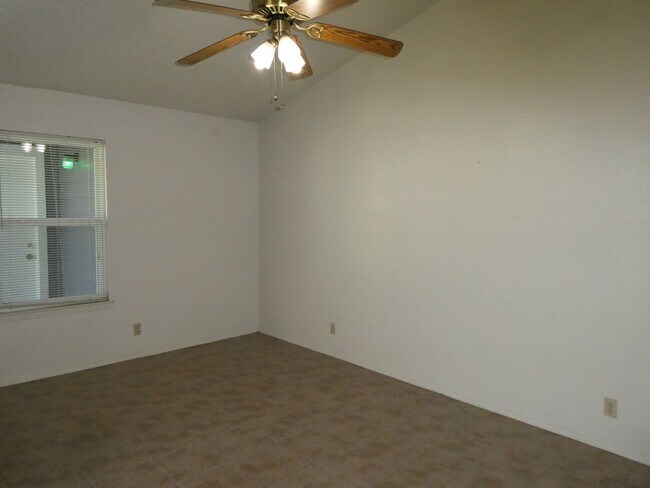Foto del edificio - Key Properties3 (8705 Pineridge Dr)