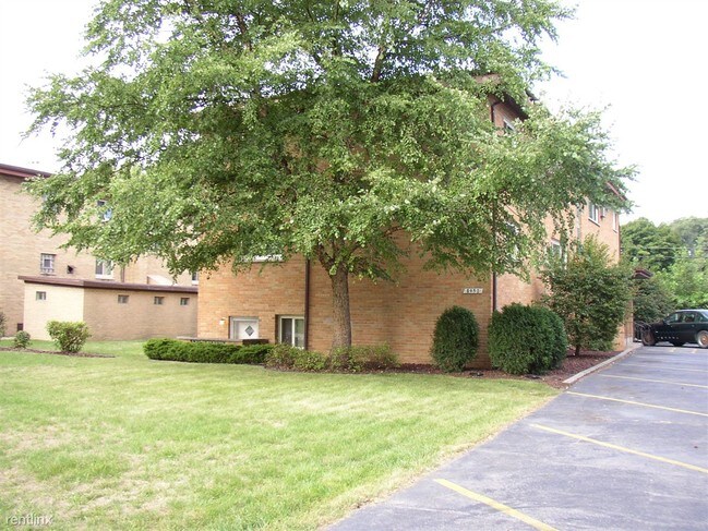 Building Photo - 8948 White Oak Ave