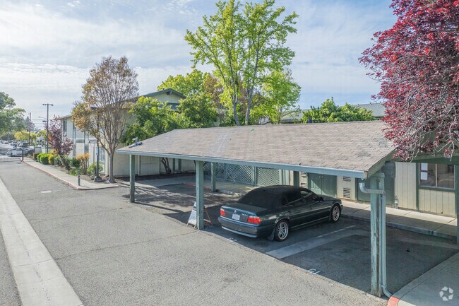 Alternate Exterior - 725 Auburn Pl