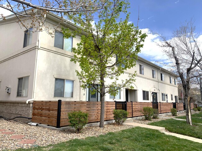 Building Photo - 1208 8th St
