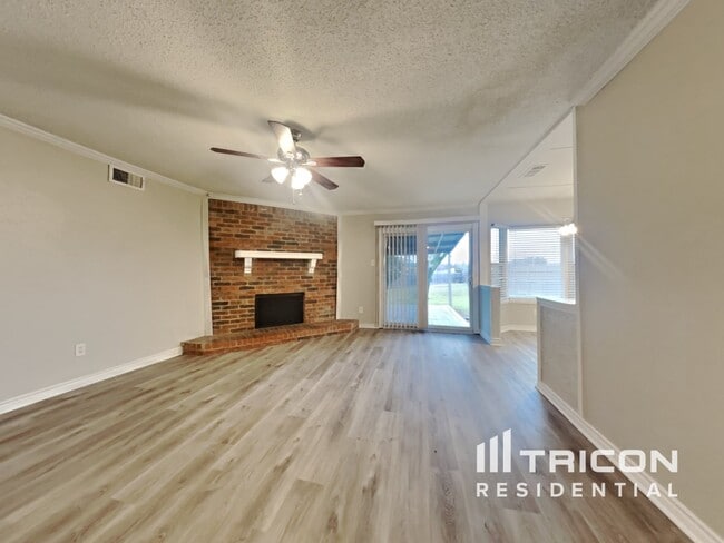 Building Photo - 1000 Brook Hill Court Arlington TX