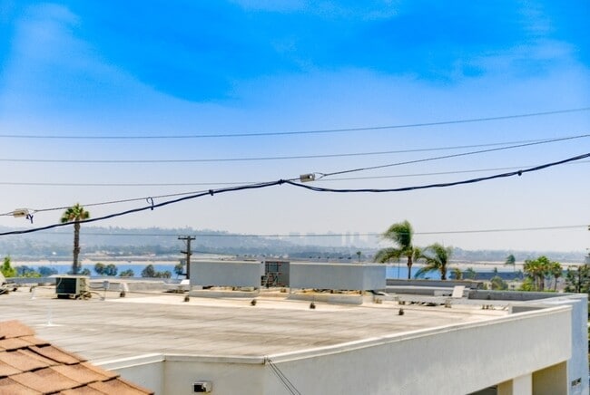 Building Photo - 1939 Felspar St