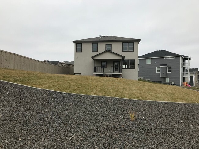 Building Photo - Amazing 4-bedroom home in White Bluffs!