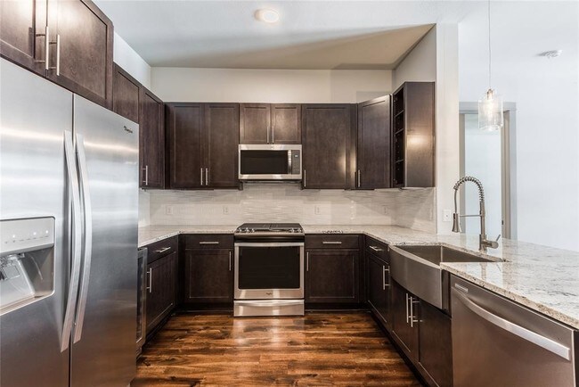 Foto del edificio - 5151 Hidalgo St