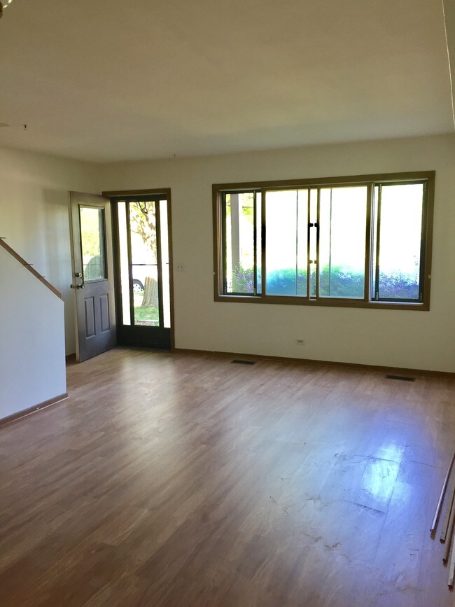 Building Photo - 163 Ruga Ct