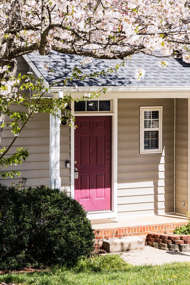 Foto del edificio - 2505 Laurel Falls Ln