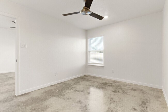 Foto del edificio - 808 Wax Myrtle Ct