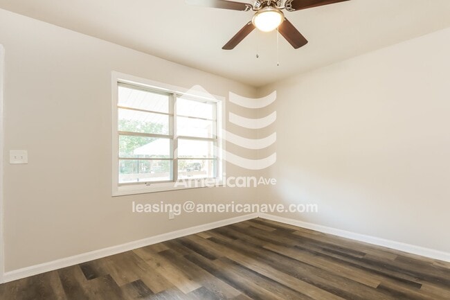 Foto del edificio - 1838 Emerson Ave