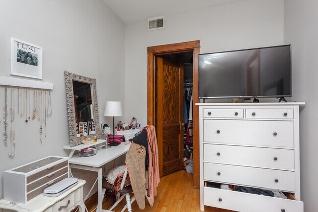 Foto del edificio - 1538 W Wrightwood Ave