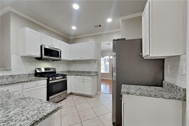 Foto del edificio - 426 Lily Shoals Ln