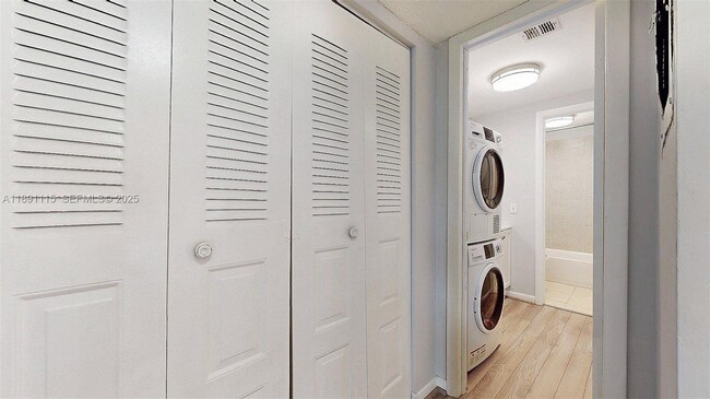 Foto del edificio - 4850 SW 63rd Terrace