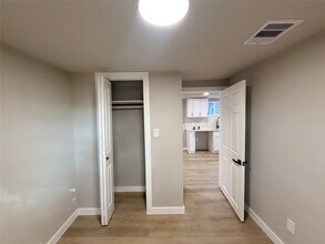 Building Photo - 2209 Gano St