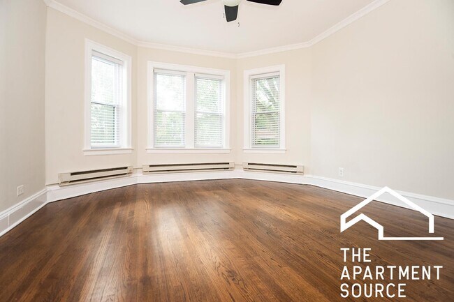 Foto del edificio - 3815 N Greenview Ave