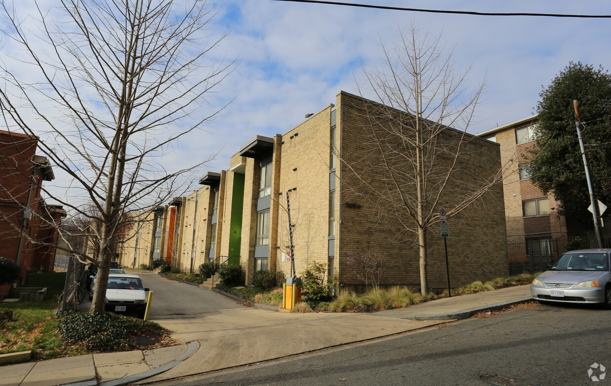 Primary Photo - Elm Gardens