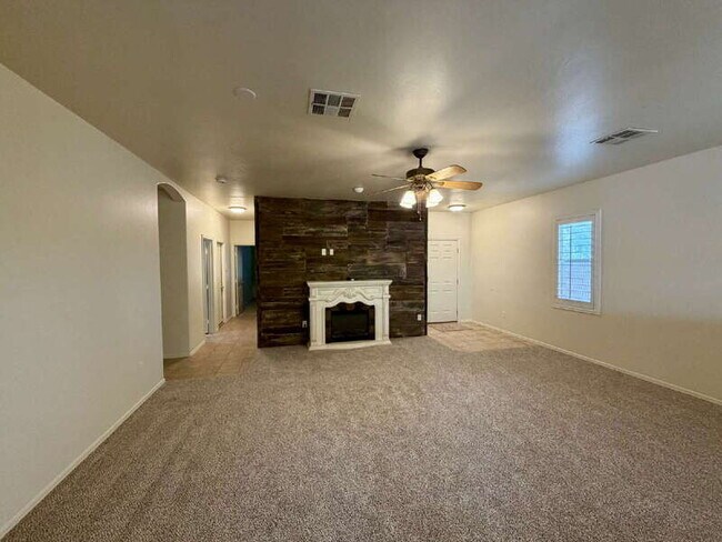 Foto del edificio - 2540 W Hawks Eye Ave