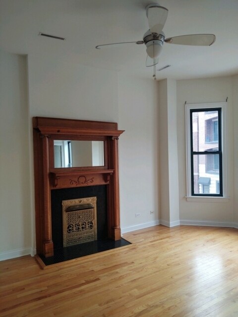 Building Photo - 3323 N Halsted St