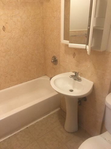 Foto del edificio - 642 Park Pl