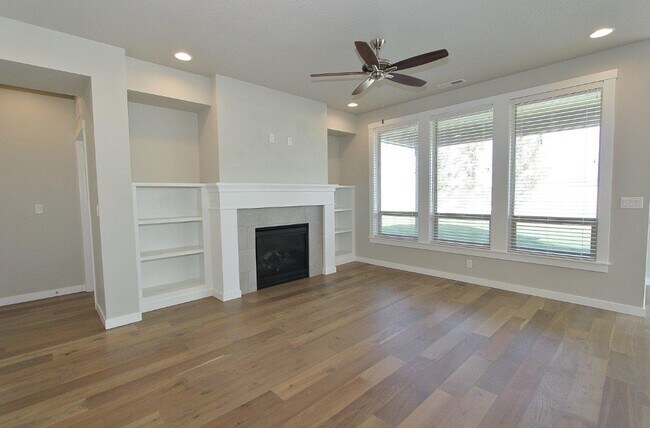 Foto del edificio - 2174 E Mendota Dr