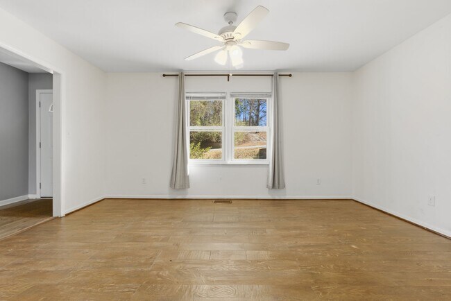 Foto del edificio - Spacious 3BR Home Close to Post, Schools & Shopping