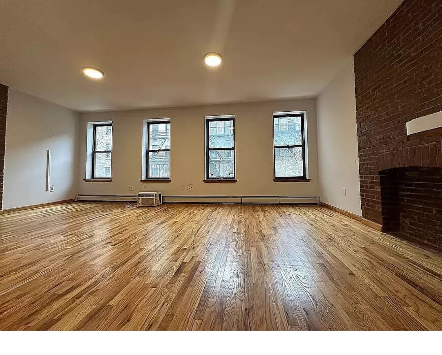 Foto principal - 3 bedroom in NYC NY 10036