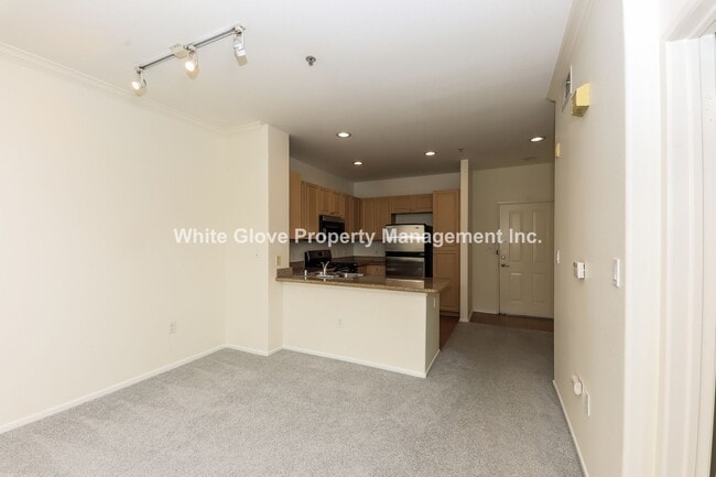 Foto del edificio - Wonderful 1 Bedroom in Irvine Watermarke C...