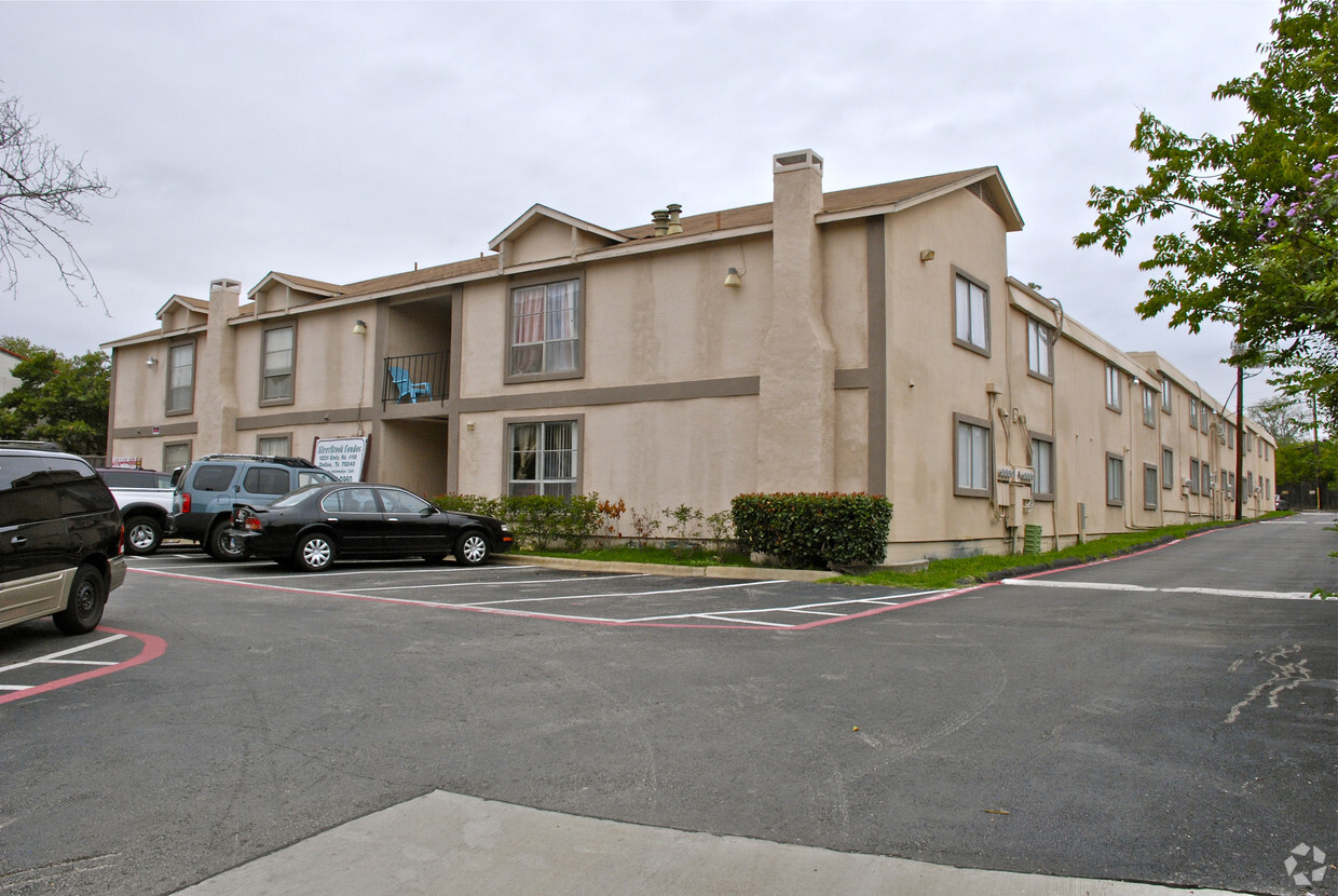 Building Photo - Silverbrook Condominiums
