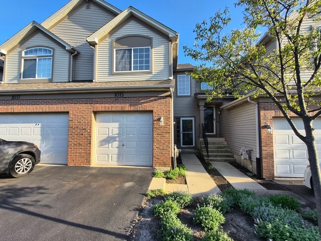 Building Photo - 1015 Woodview Ct