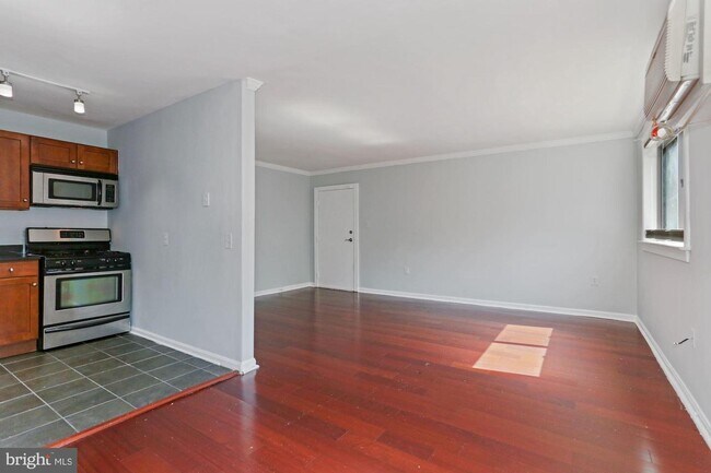 Foto del edificio - 3111 Naylor Rd SE
