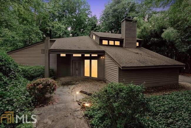 Foto del edificio - 4936 Powers Ferry Rd NW