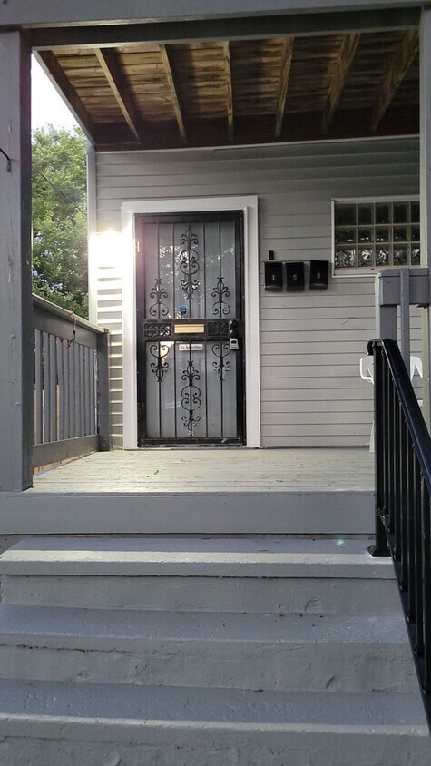 Building Photo - E 110th