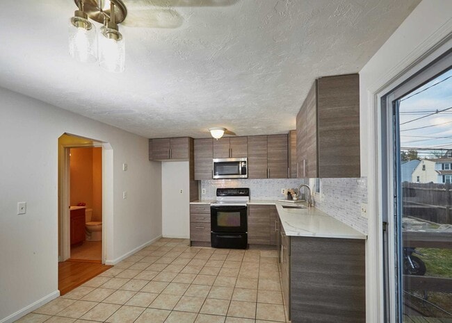 Building Photo - 31 Reservoir St