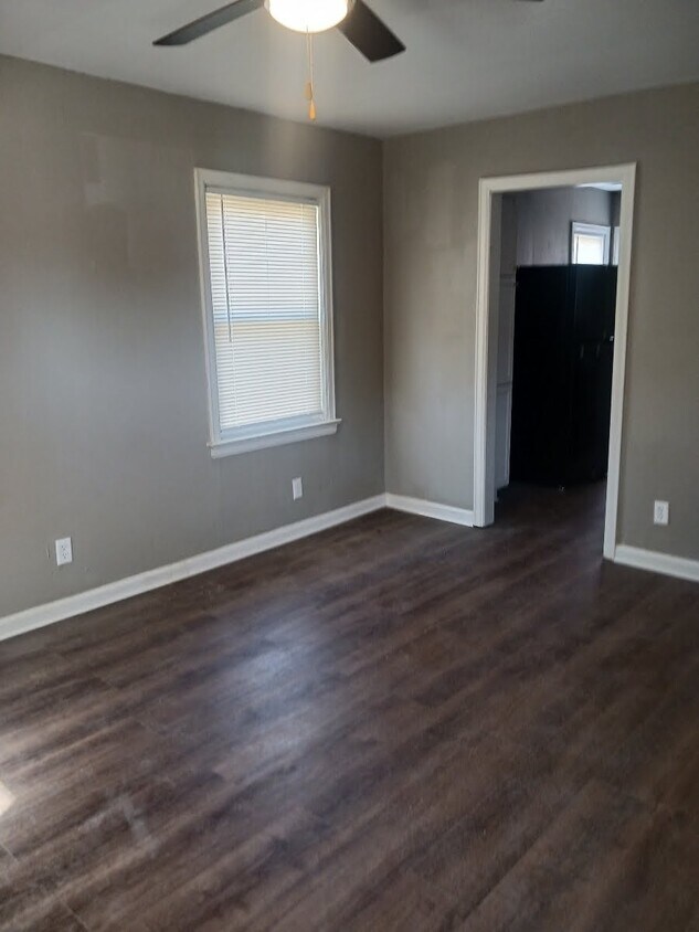 Primary Photo - 435 N Mathewson Ct