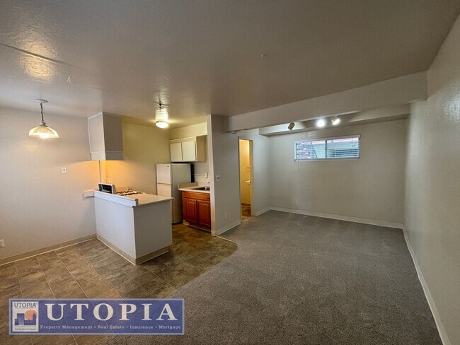 Building Photo - Ground Floor Studio, Near Boardwalk and Ma...