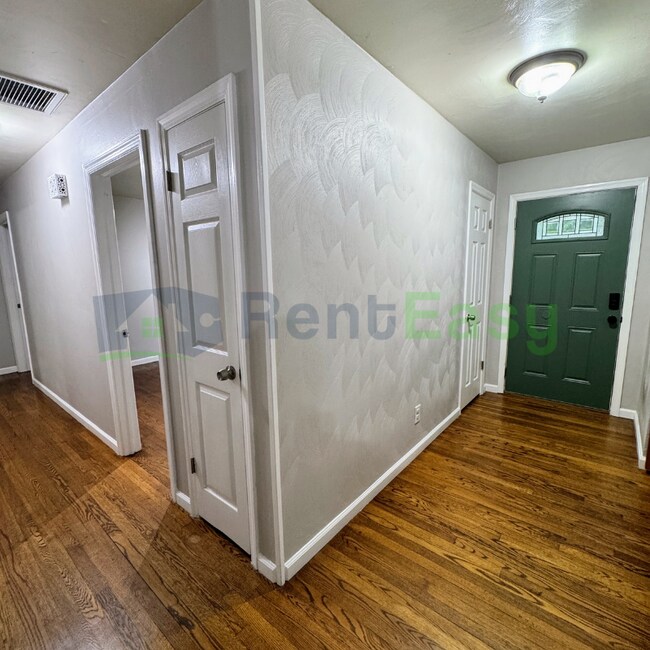 Foto del edificio - 108 Howard Rd