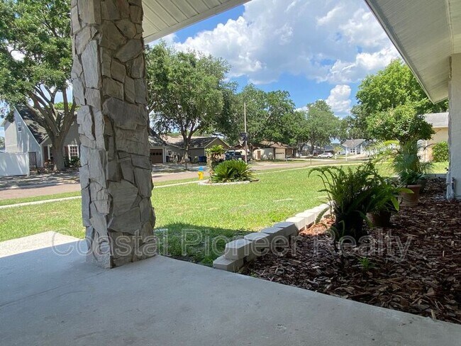 Building Photo - 703 Sandy Creek Dr