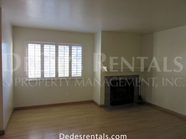 Building Photo - Walkup Condominium in Rincon Valley Community