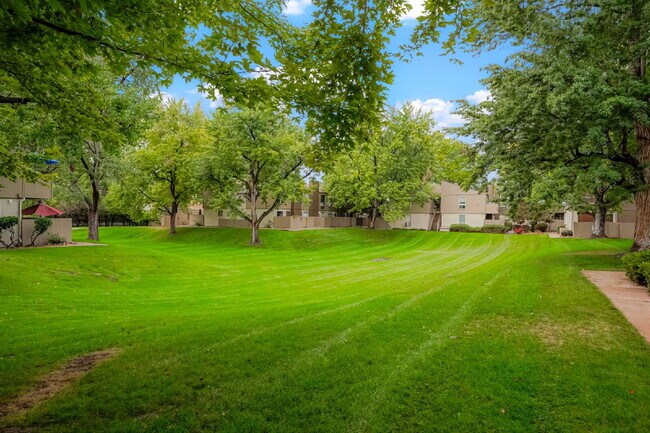 Foto del edificio - 2-Bed Townhome with Patio - Community Pool